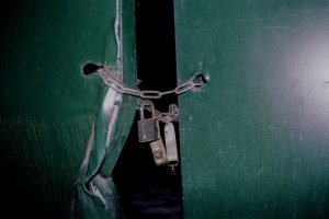 reforzar una puerta blindada con una segunda cerradura